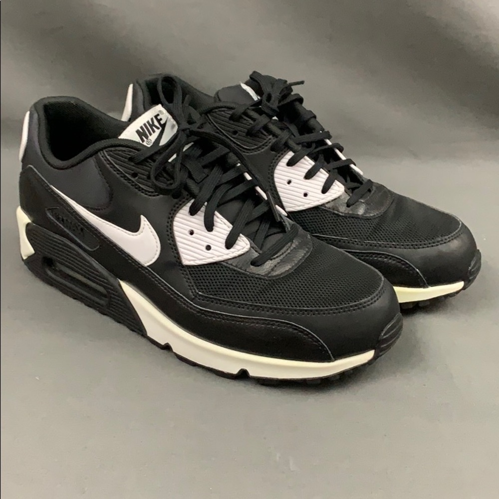Nike Air Max 90 Essential Women’s Running Shoes